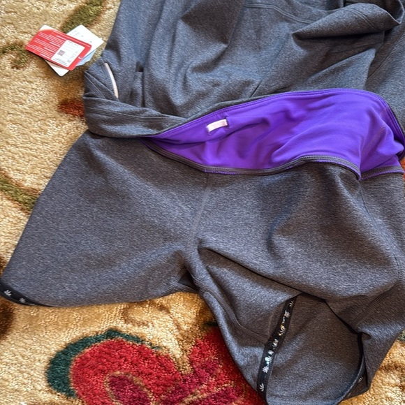 Athleta Gray and Green Relay Athletic 2 in 1 Skort - Picture 11 of 11